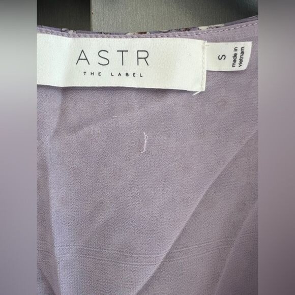 ASTR The Label Top Womens Size S Peasant Floral Smocked Chiffon Faux Wrap Blouse - Picture 3 of 8